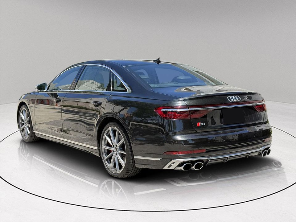 2023 AUDI S8