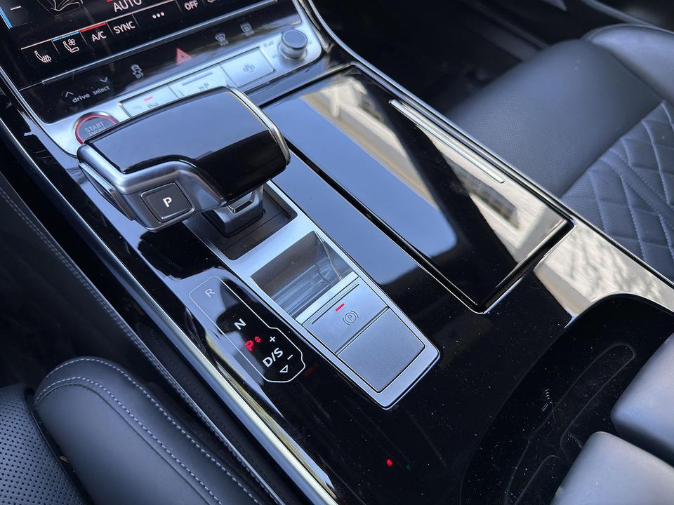 2023 AUDI S8