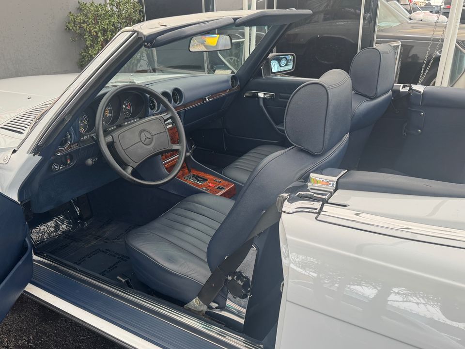 1988 Mercedes-Benz 560-Class