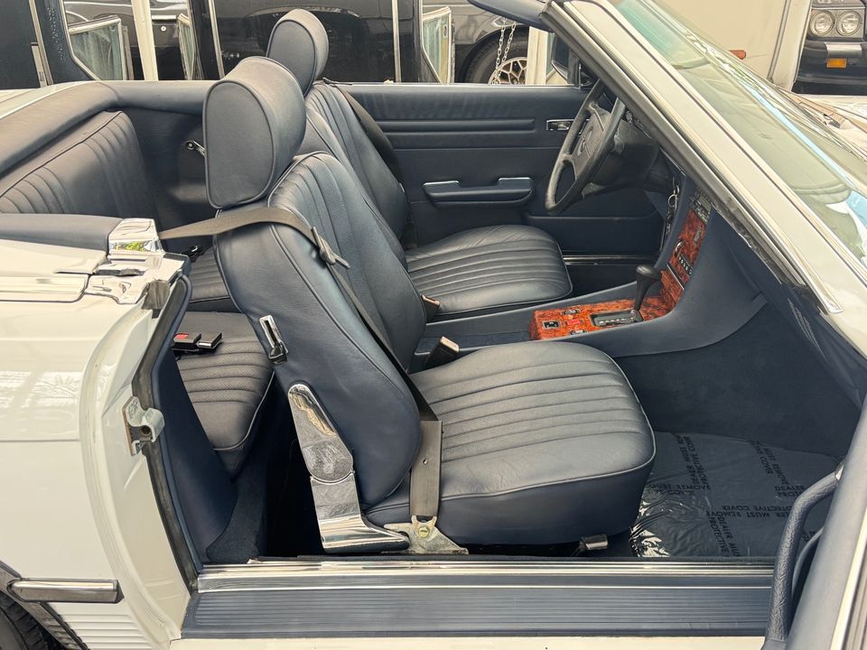 1988 Mercedes-Benz 560-Class