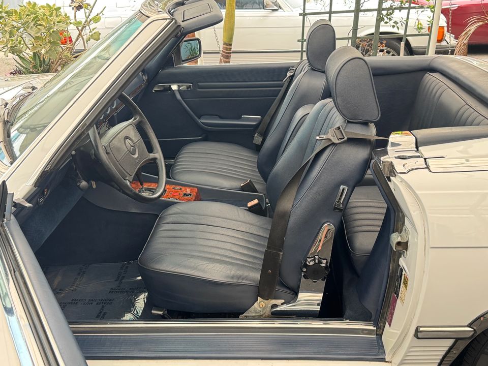 1988 Mercedes-Benz 560-Class