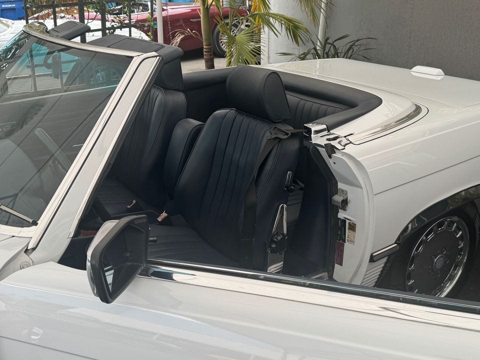 1988 Mercedes-Benz 560-Class