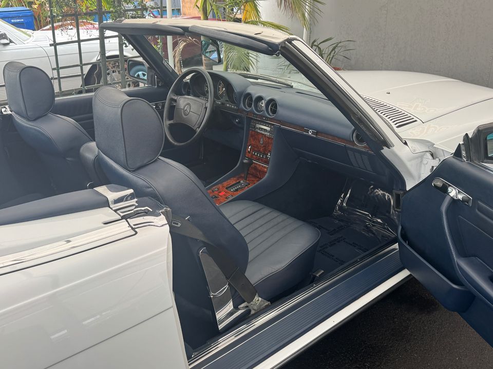 1988 Mercedes-Benz 560-Class