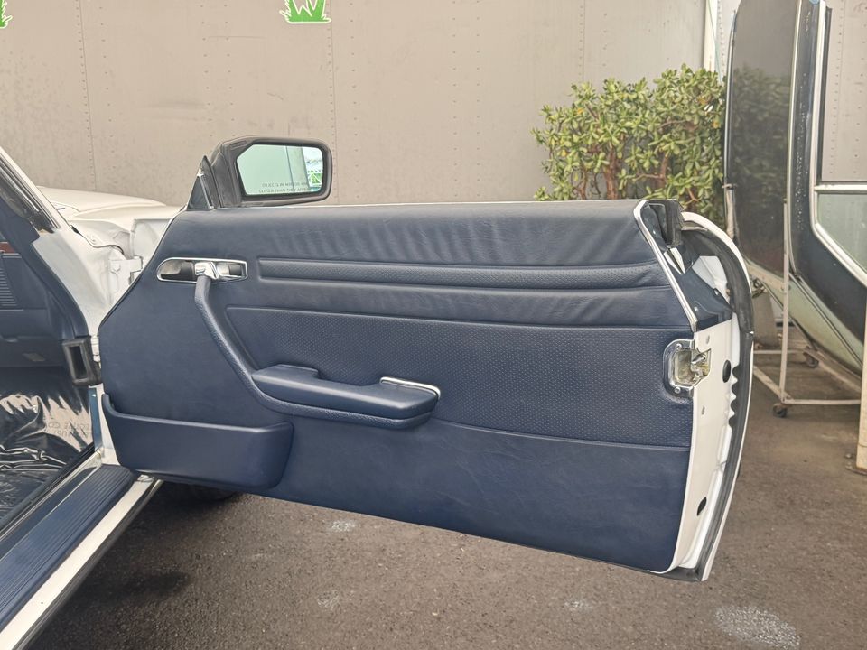 1988 Mercedes-Benz 560-Class