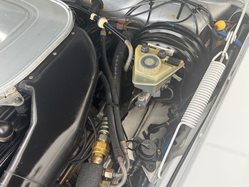 1988 Mercedes-Benz 560-Class