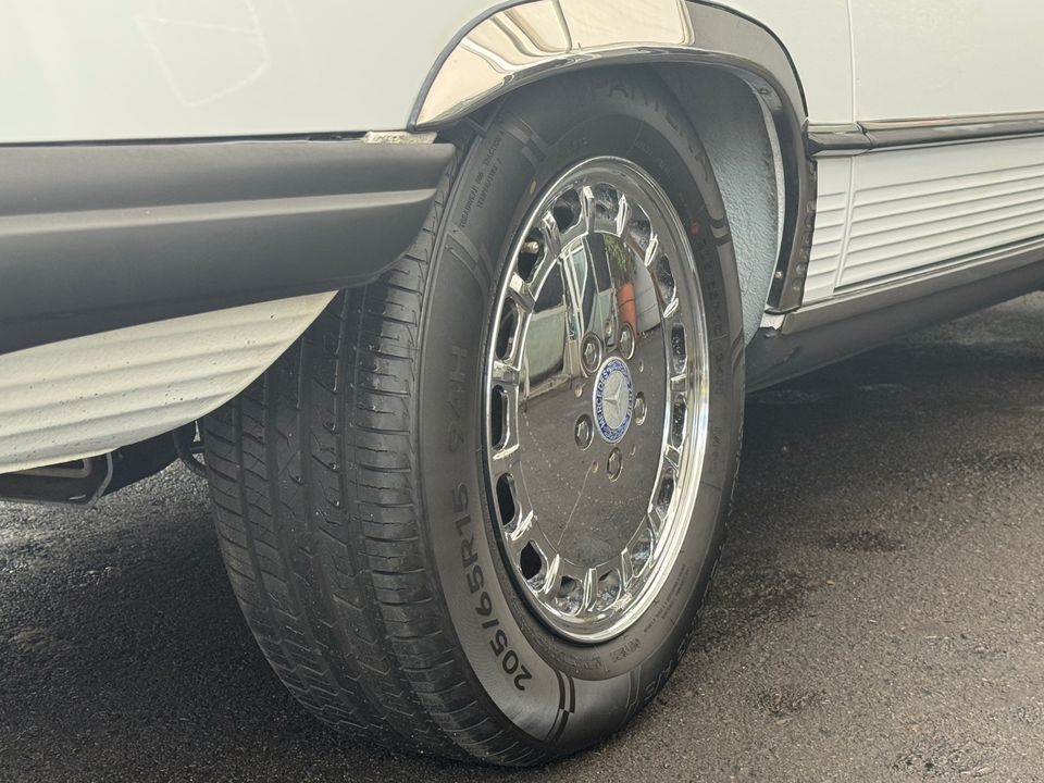 1988 Mercedes-Benz 560-Class
