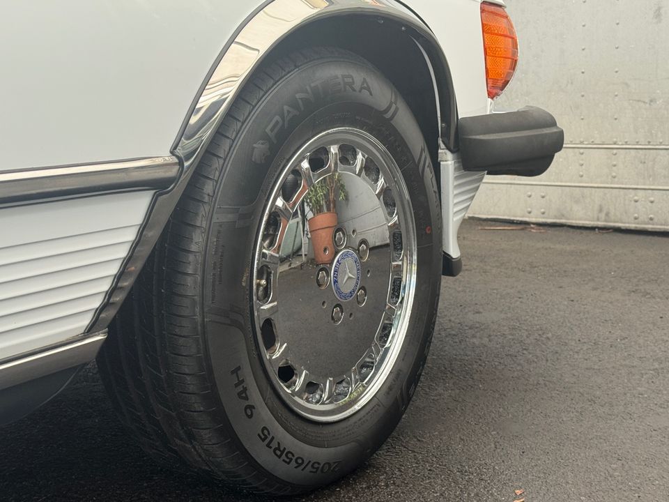 1988 Mercedes-Benz 560-Class