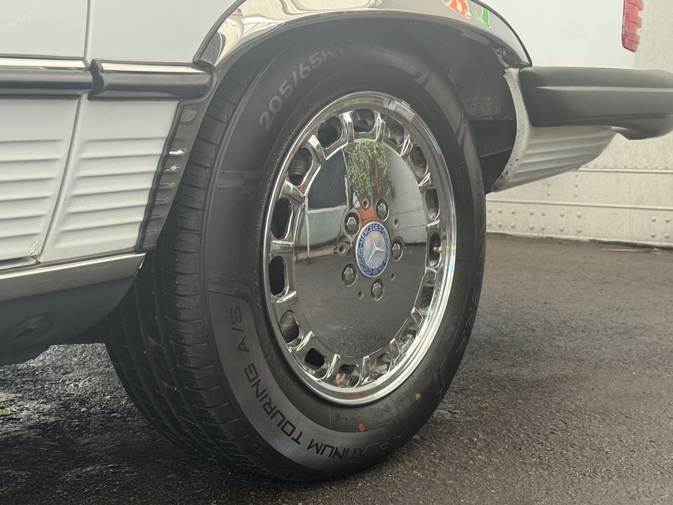 1988 Mercedes-Benz 560-Class