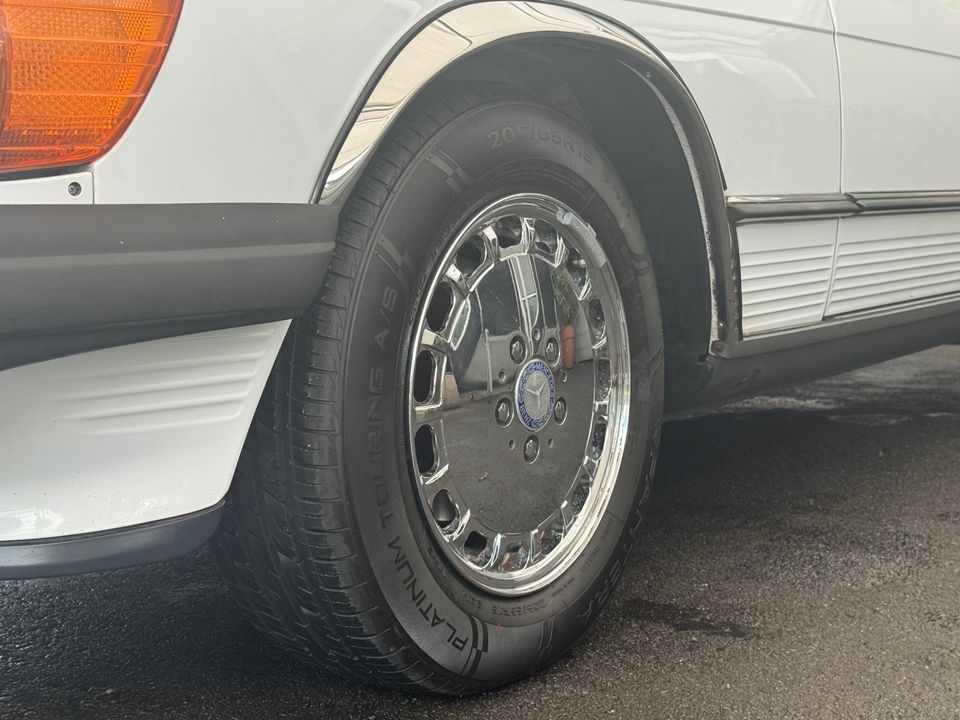 1988 Mercedes-Benz 560-Class