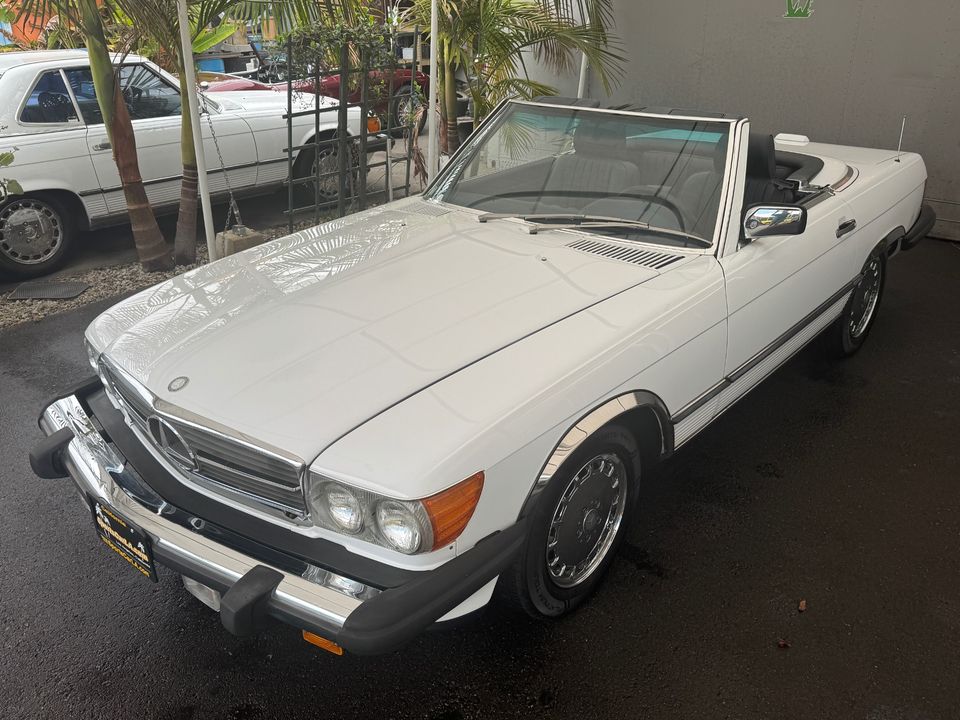 1988 Mercedes-Benz 560-Class
