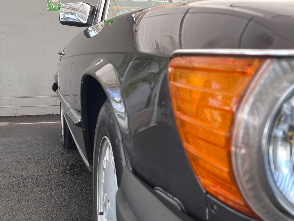 1987 Mercedes-Benz 560-Class