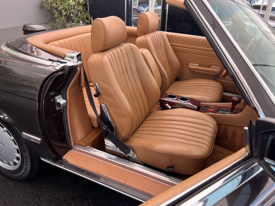 1987 Mercedes-Benz 560-Class