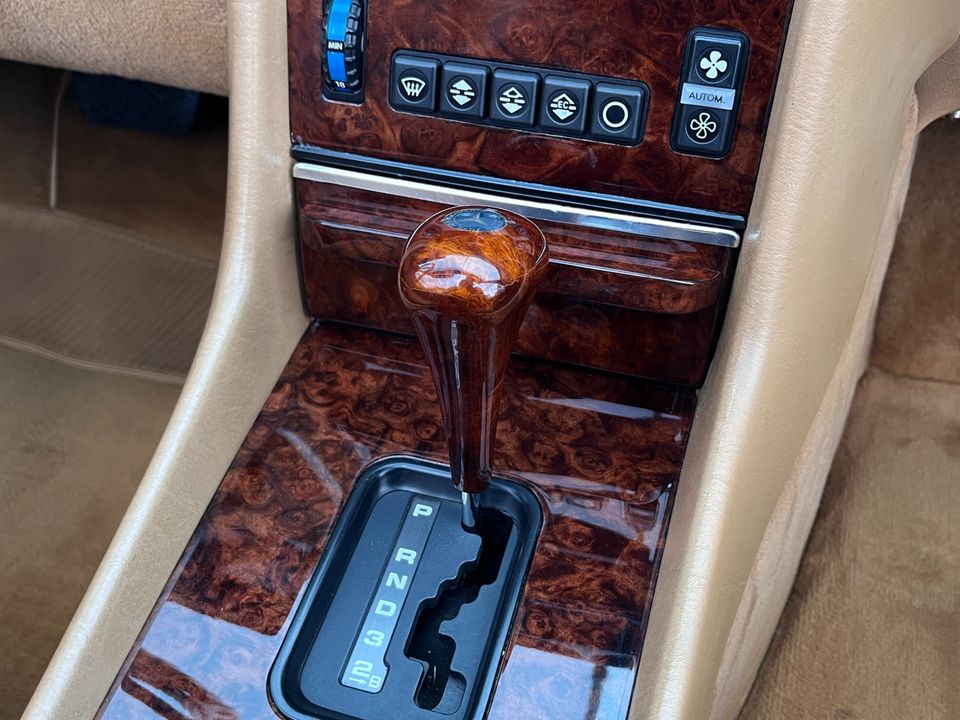 1987 Mercedes-Benz 560-Class