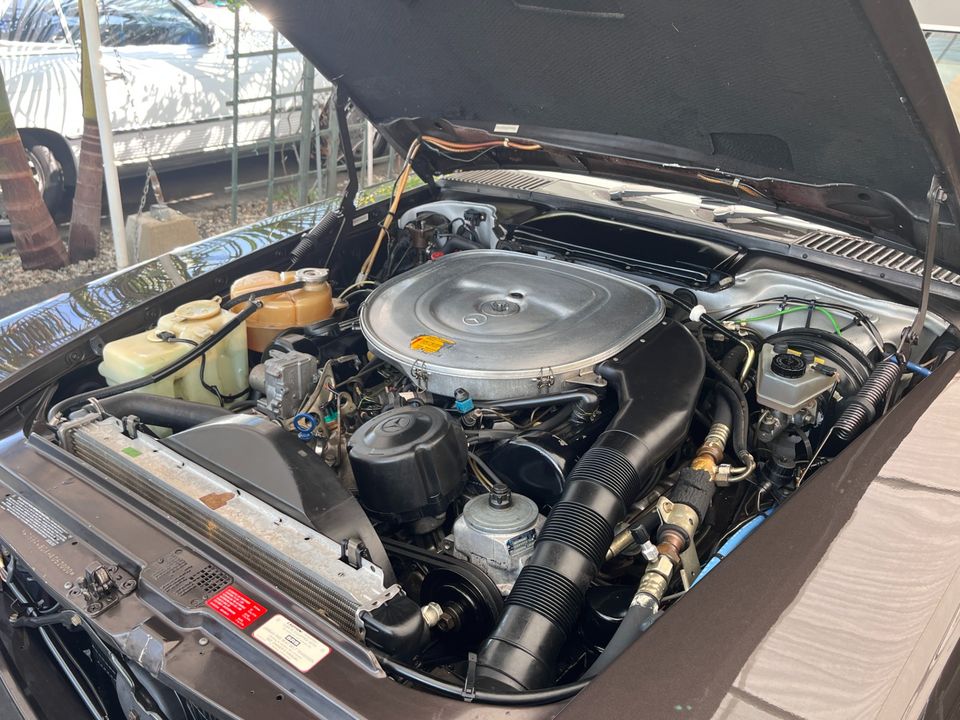 1987 Mercedes-Benz 560-Class