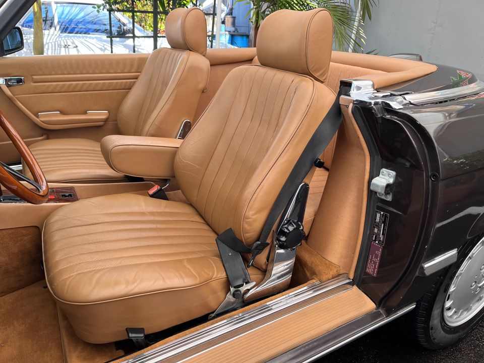 1987 Mercedes-Benz 560-Class