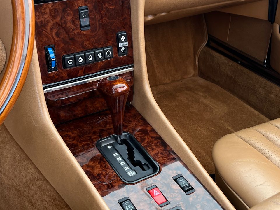 1987 Mercedes-Benz 560-Class