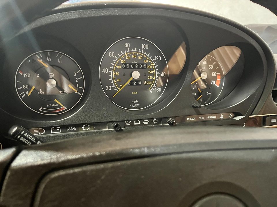 1986 Mercedes-Benz 560-Class