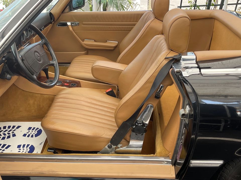 1986 Mercedes-Benz 560-Class