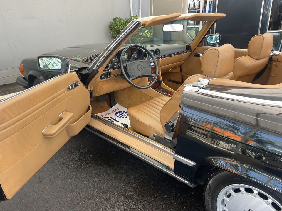 1986 Mercedes-Benz 560-Class