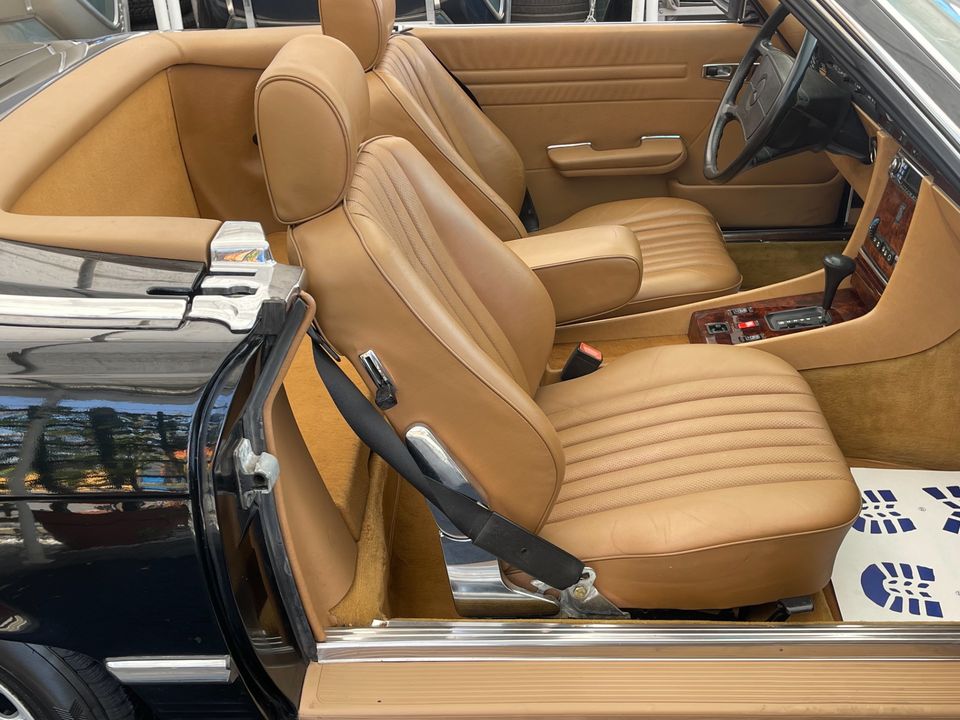 1986 Mercedes-Benz 560-Class