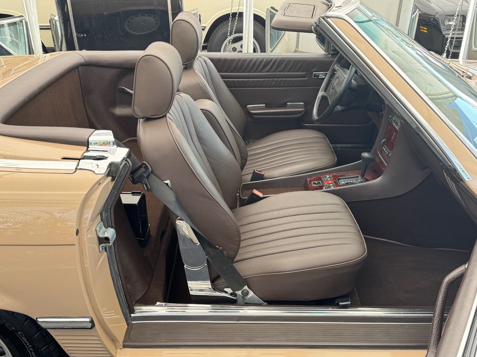 1986 Mercedes-Benz 560-Class