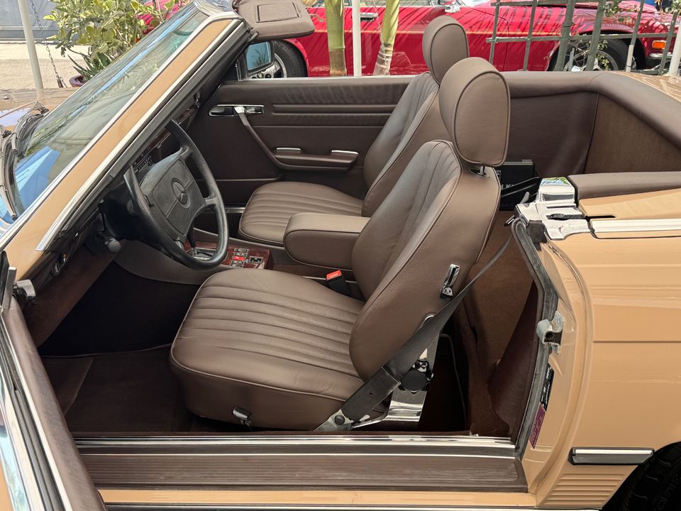 1986 Mercedes-Benz 560-Class