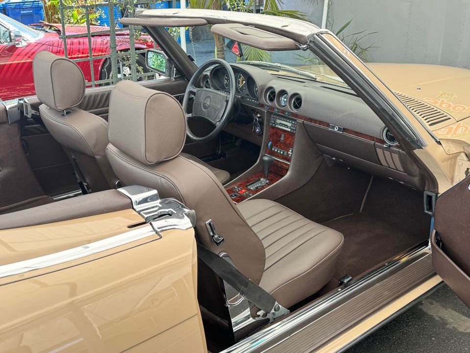 1986 Mercedes-Benz 560-Class