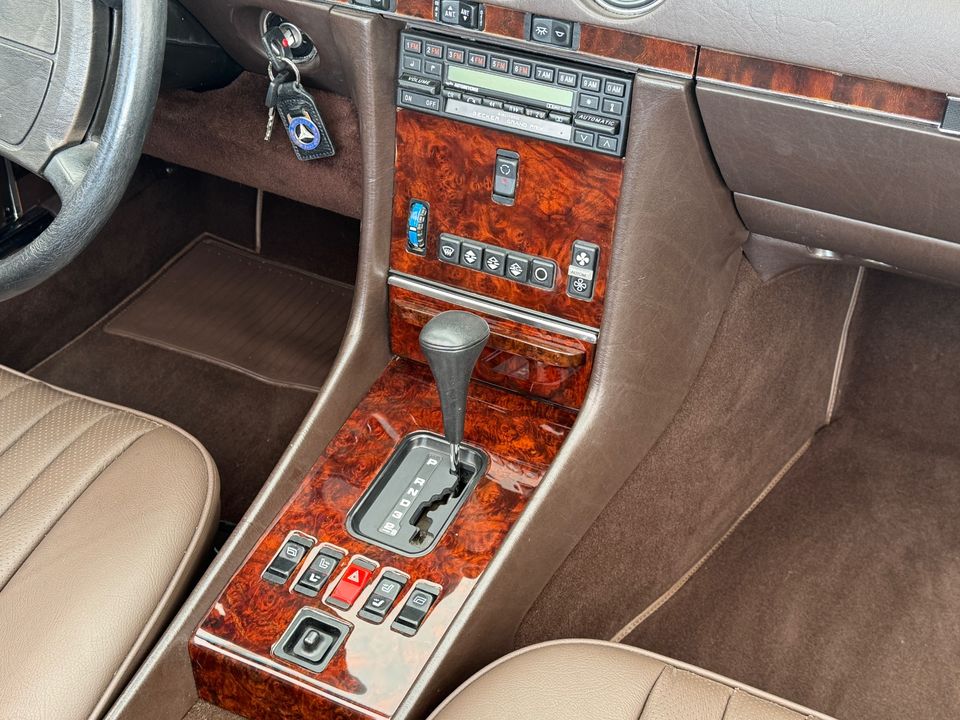 1986 Mercedes-Benz 560-Class