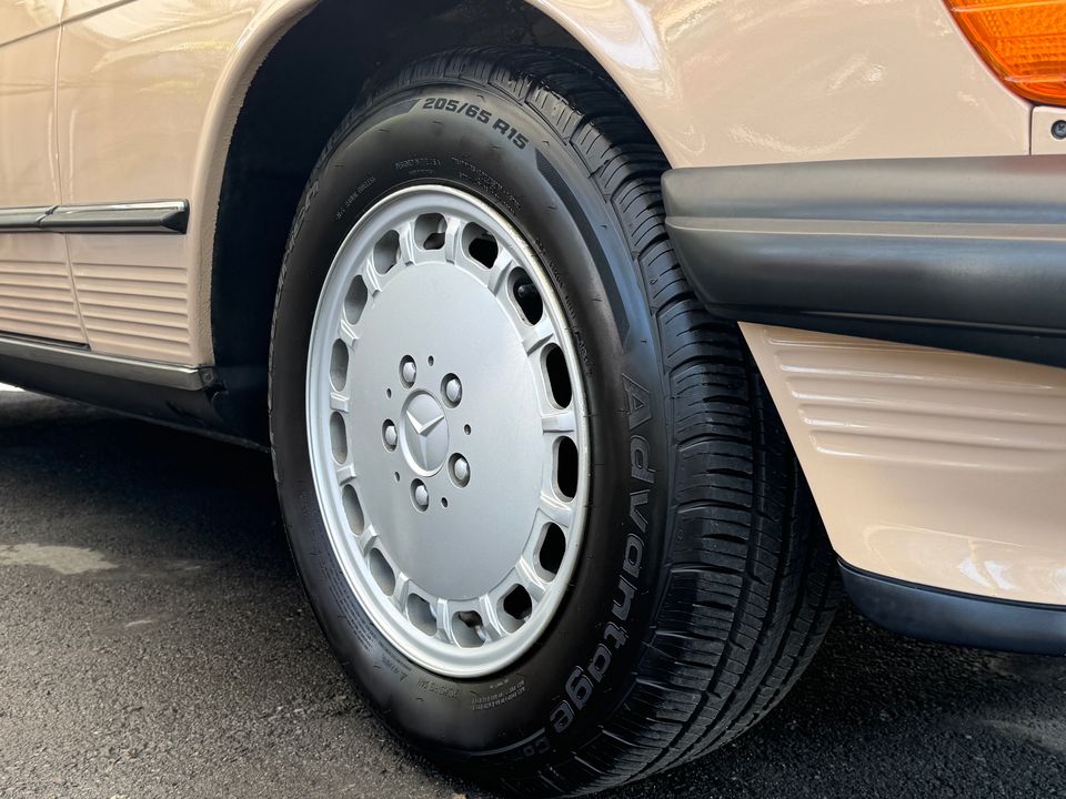 1986 Mercedes-Benz 560-Class