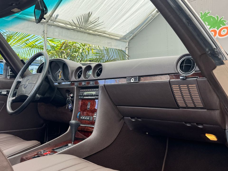 1986 Mercedes-Benz 560-Class