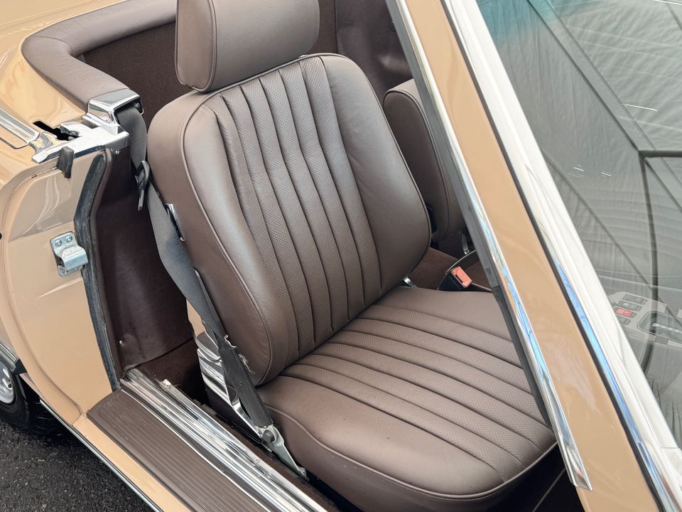1986 Mercedes-Benz 560-Class
