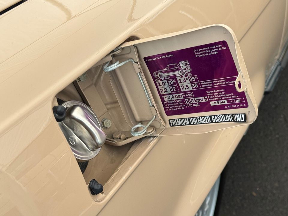 1986 Mercedes-Benz 560-Class