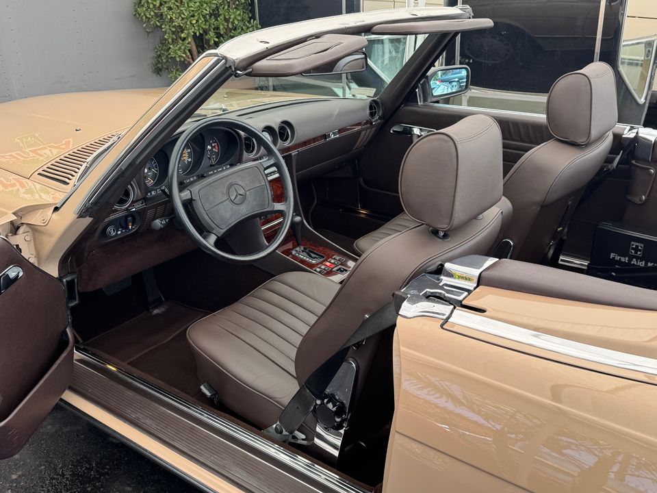 1986 Mercedes-Benz 560-Class