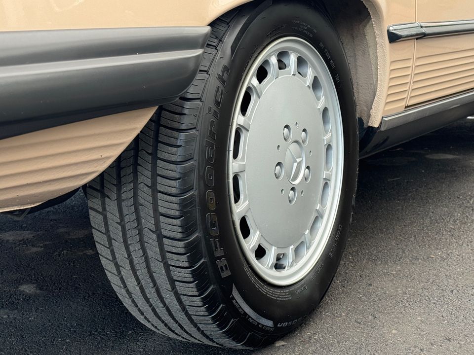 1986 Mercedes-Benz 560-Class