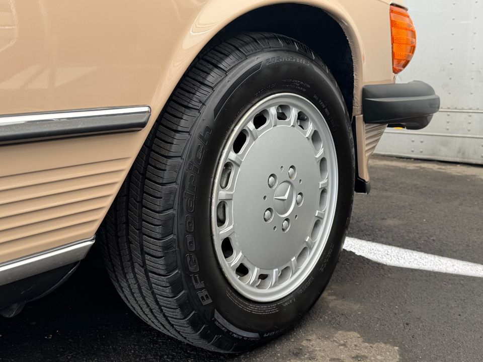 1986 Mercedes-Benz 560-Class