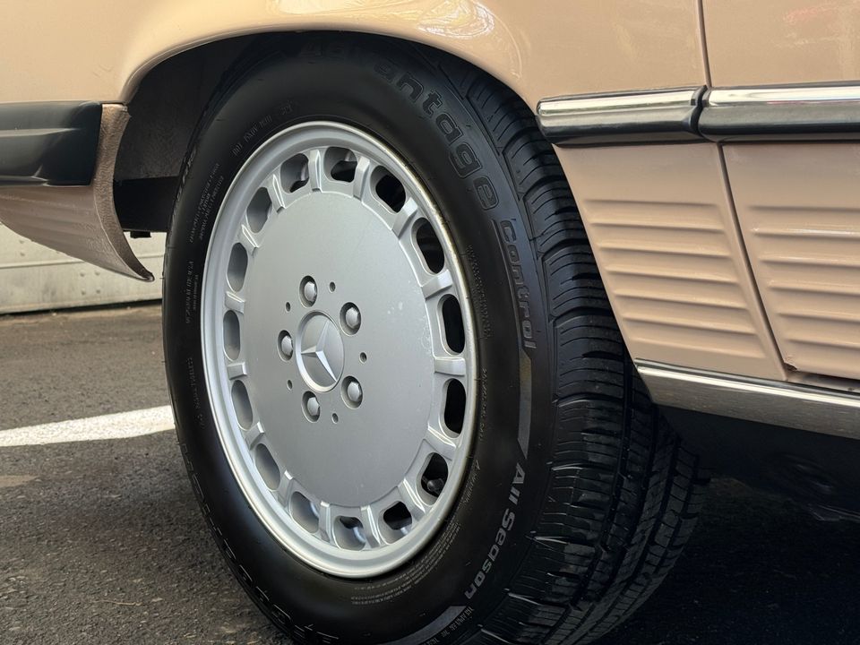 1986 Mercedes-Benz 560-Class