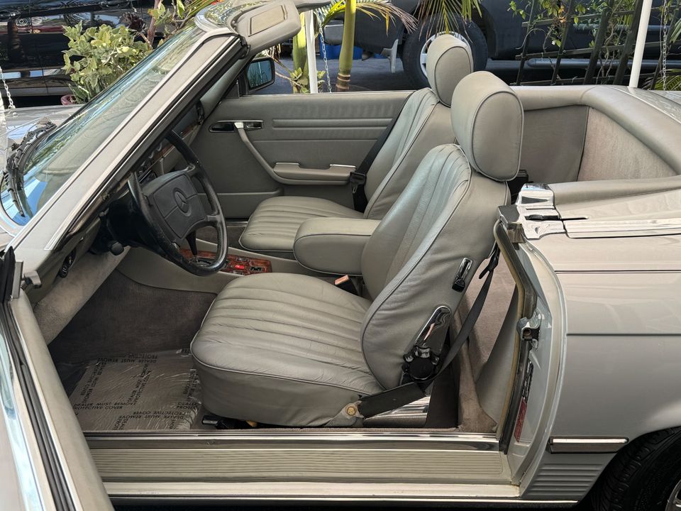 1987 Mercedes-Benz 560 Class