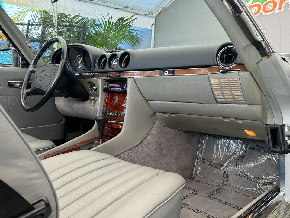 1987 Mercedes-Benz 560 Class