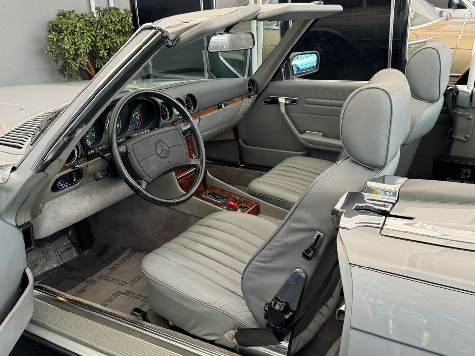 1987 Mercedes-Benz 560 Class