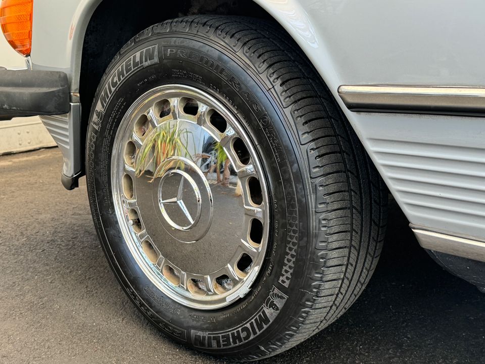 1987 Mercedes-Benz 560 Class