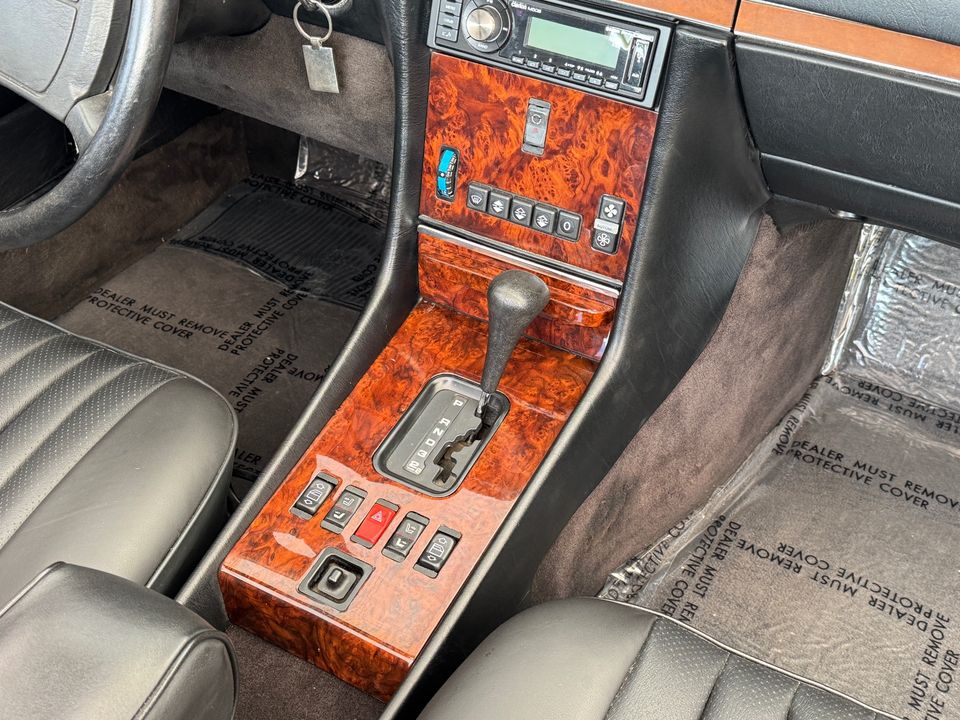 1989 Mercedes-Benz 560-Class