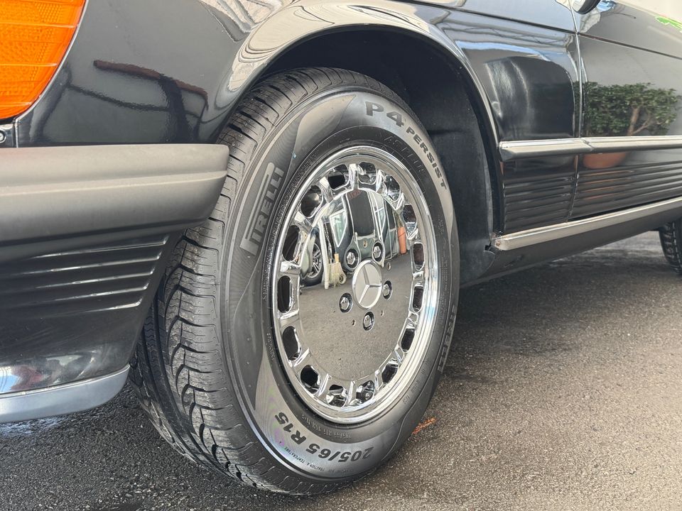 1989 Mercedes-Benz 560-Class