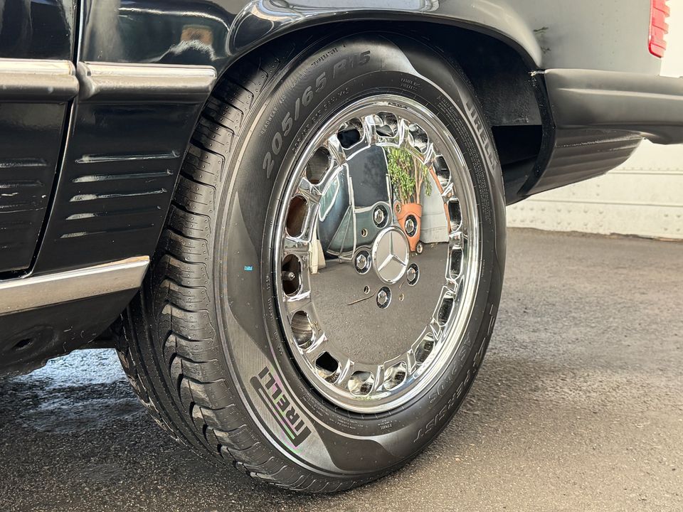 1989 Mercedes-Benz 560-Class