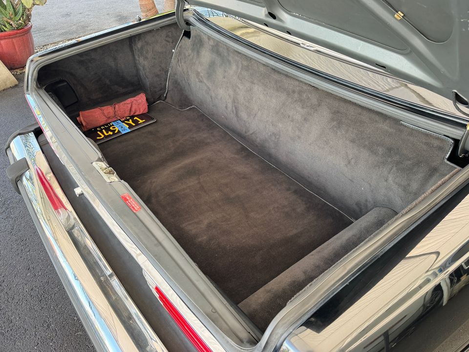 1989 Mercedes-Benz 560-Class