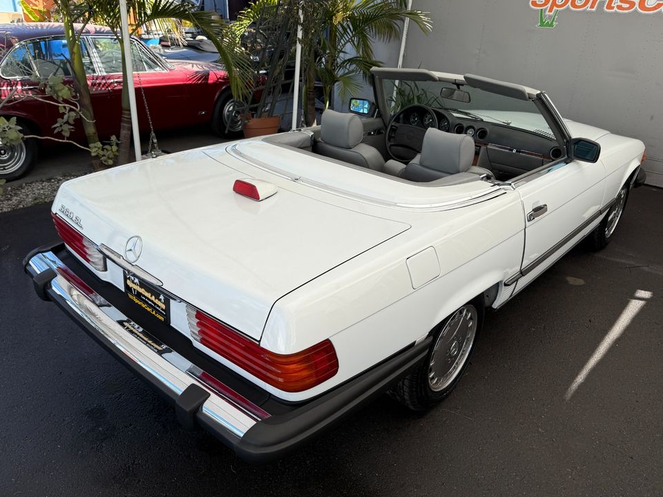 1987 Mercedes-Benz 560-Class