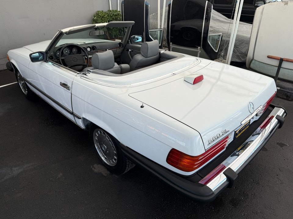 1987 Mercedes-Benz 560-Class