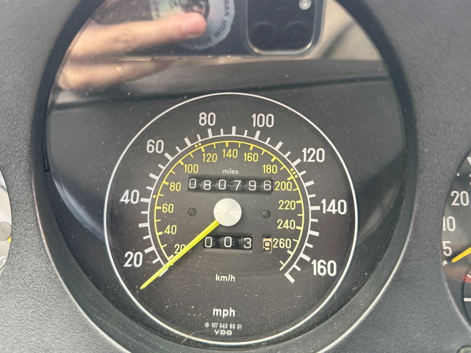 1987 Mercedes-Benz 560-Class