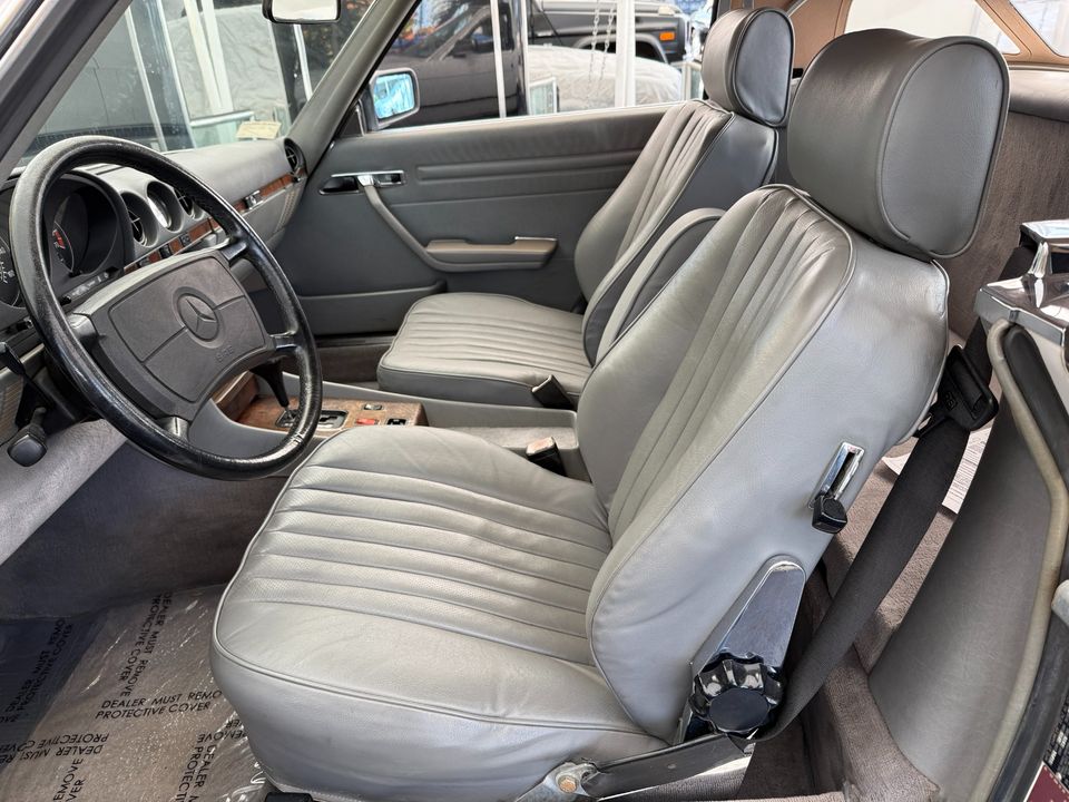 1987 Mercedes-Benz 560-Class