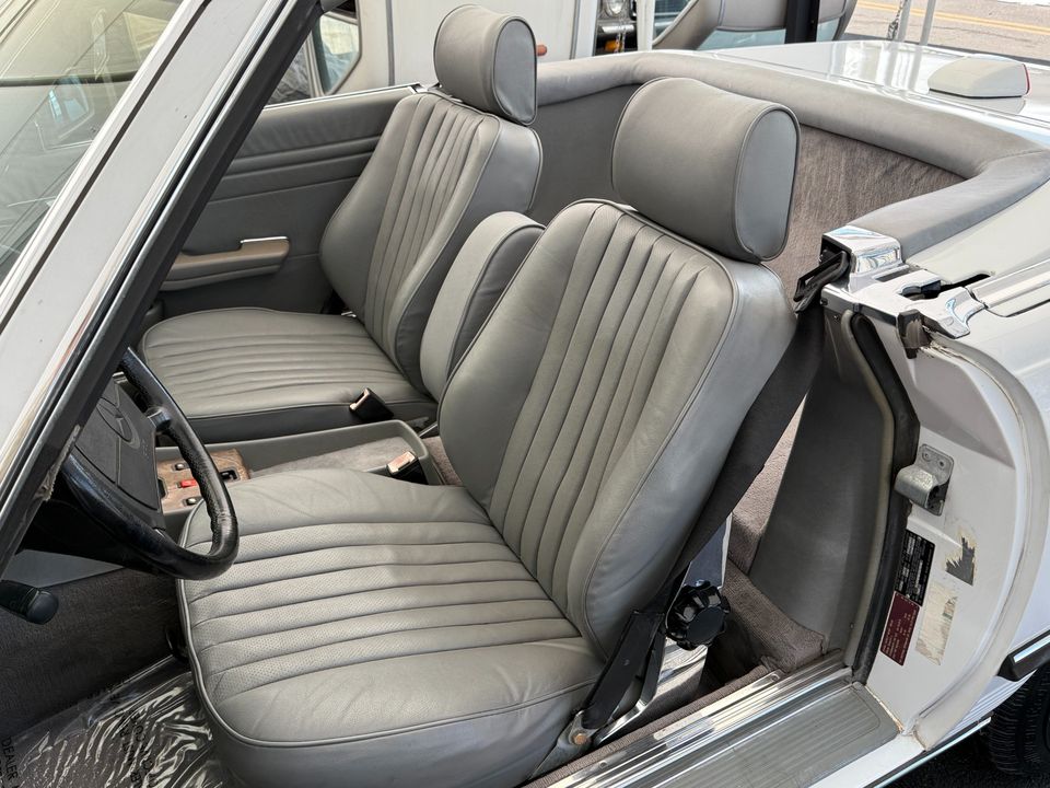 1987 Mercedes-Benz 560-Class