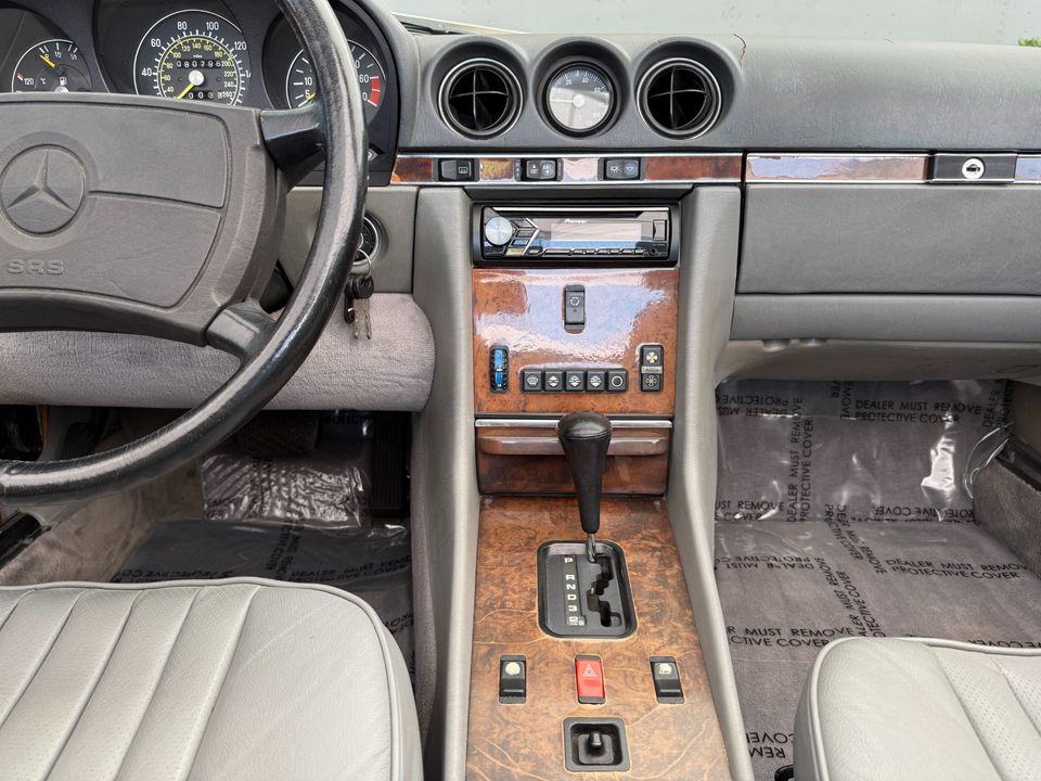 1987 Mercedes-Benz 560-Class